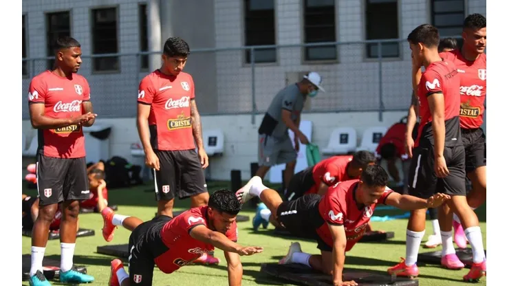 La Selección Peruana realizó su primera práctica en Brasil.
