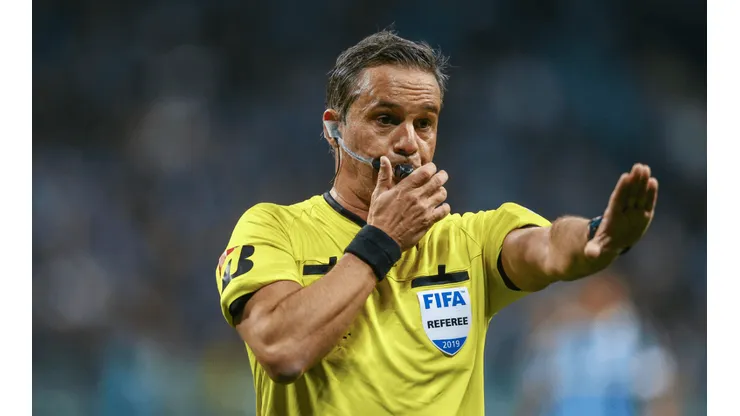 Tenemos árbitro: Patricio Loustau dirigirá el duelo ante Brasil por Copa América