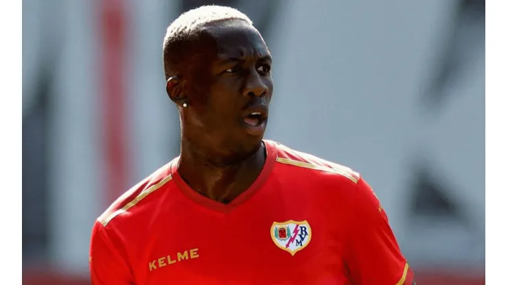 Rayo Vallecano pide el regreso de Luis Advíncula para lograr ascenso a primera división
