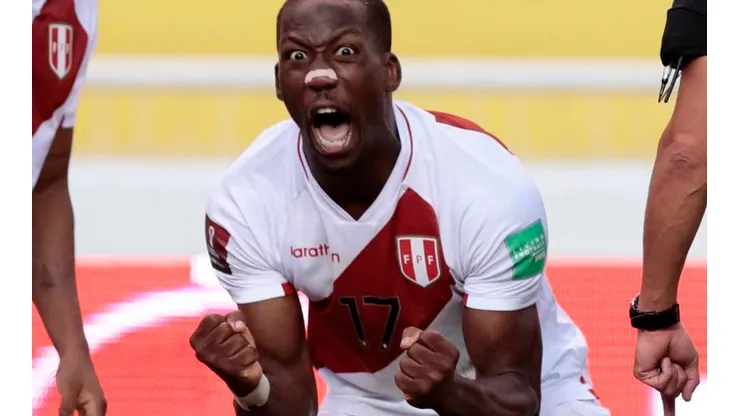 Luis Advíncula en la órbita de Boca Juniors