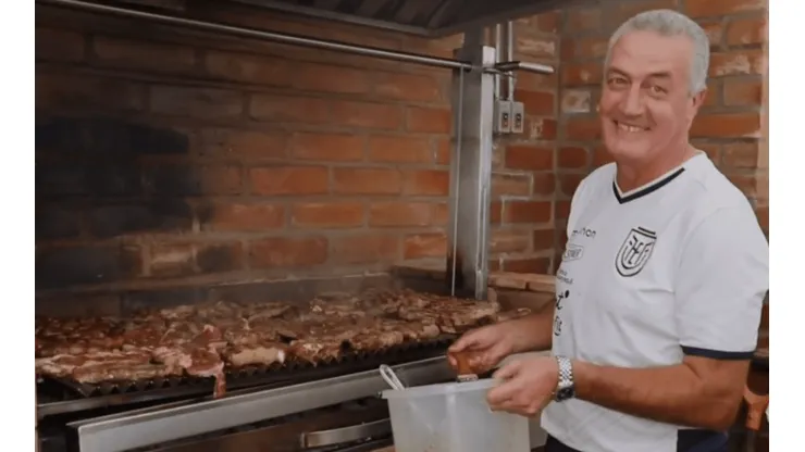 Gustavo Alfaro preparó asado a su plantel antes de enfrentar a la Selección Peruana