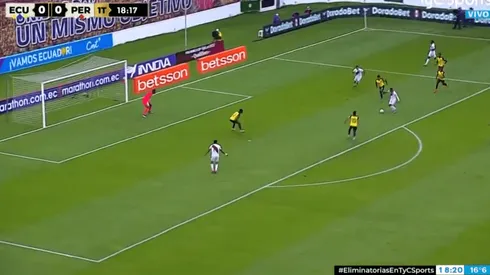 Lapadula dejó solo a Christian Cueva que erró.