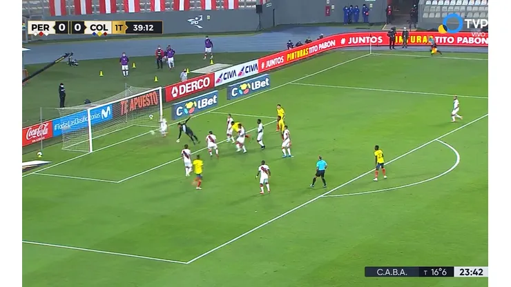 Pedro Gallese fue el principal responsable del primer gol de colombia.