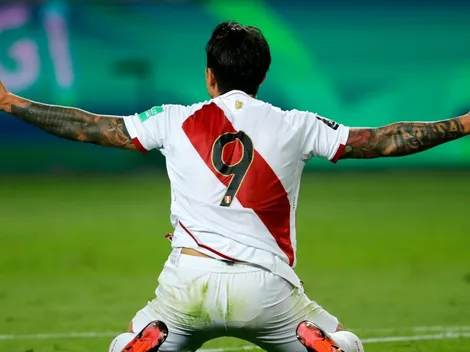 A Claudio Pizarro no le gusta esto: el número que le dieron a Gianluca Lapadula