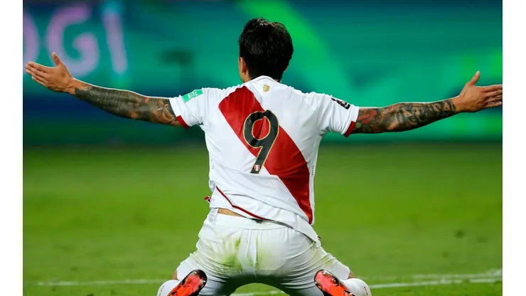 Gianluca Lapadula usó la 9 contra Argentina.