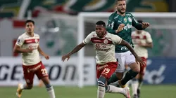 Hinchas critican a Ángel Comizzo en redes sociales tras goleada ante Palmeiras.