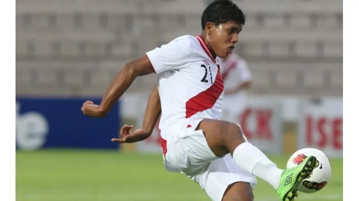 Raziel juega de extremo por izquierda y es una de las alternativas para reemplazar a Edison Flores.