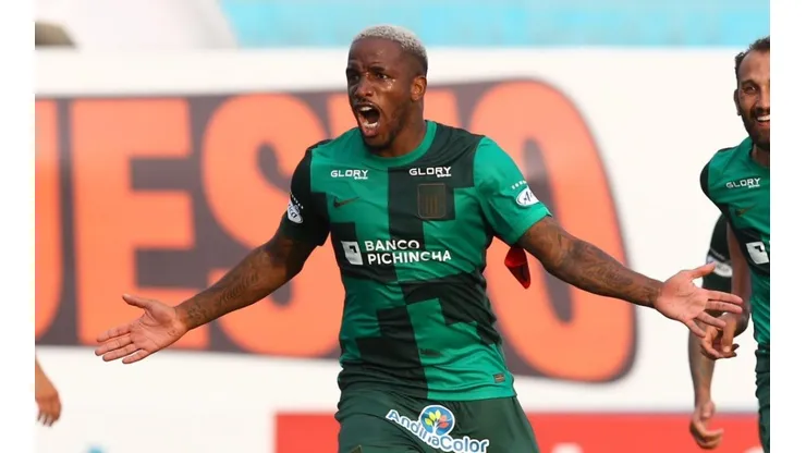 Jefferson Farfán volvió a Alianza Lima luego de 17 años.