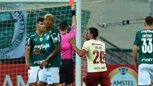 Alberto Quintero sumó su tercera roja con camiseta de Universitario.