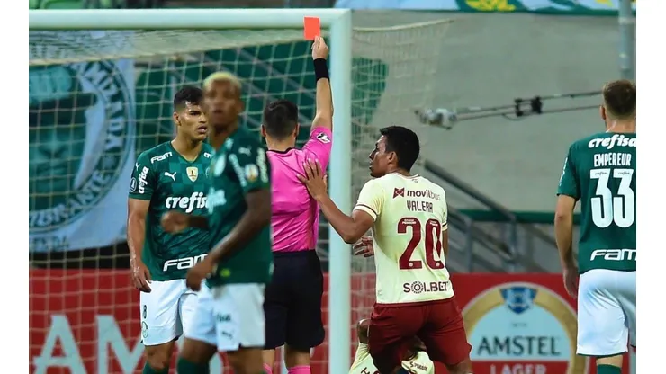 Alberto Quintero sumó su tercera roja con camiseta de Universitario.
