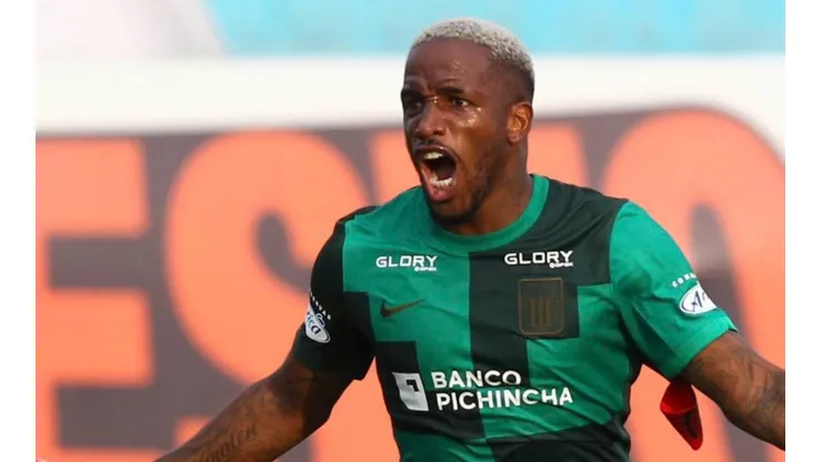 Farfán aclaró en sus redes sociales que no se retiró.