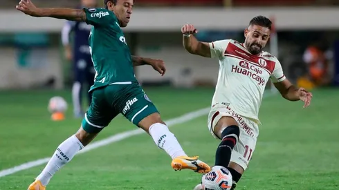 Urruti esperaria su lugar en el banco.