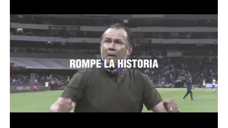 Juan Reynoso es el entrenador del Cruz Azul, donde también fue jugador y capitán.