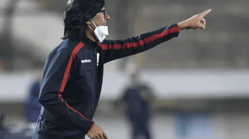 "Es un error imperdonable, de una persona inepto": Comizzo va en contra su propio club tras quita de punto