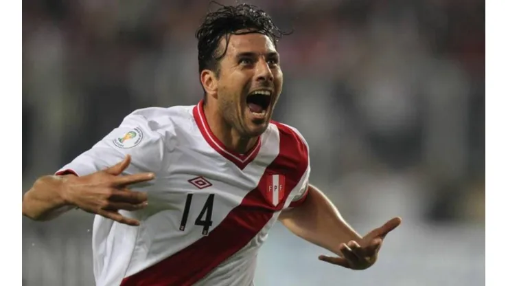 Claudio Pizarro fue uno de los primeros que puso el mensaje.