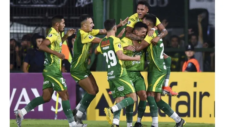 Agárrate Universitario: Defensa y Justicia viene con plantel completo a Lima