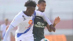 Universitario volvió a mostrar debilidad en el juego aéreo.