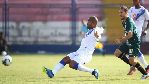 Tanto se produjo luego de un centro sin mucha altitud de Nelson Cabanillas.