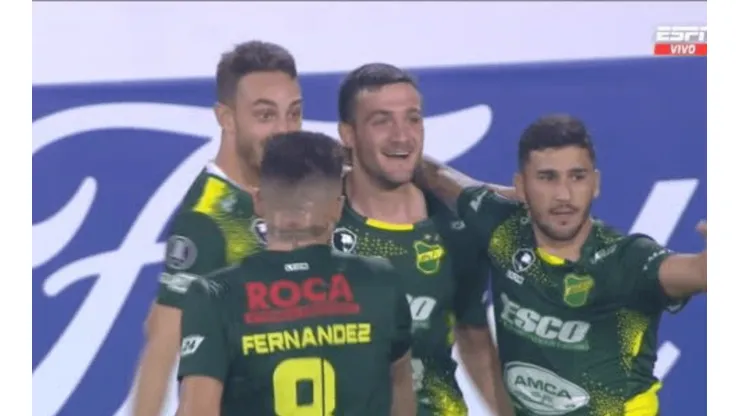 No aguantó mucho: Defensa y Justicia abre el marcador ante Universitario 1-0