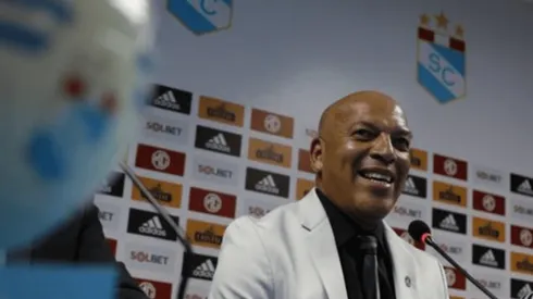 "Tengo 27 jugadores listos para arrancar": Roberto Mosquera alerta a Racing Club de Avellaneda