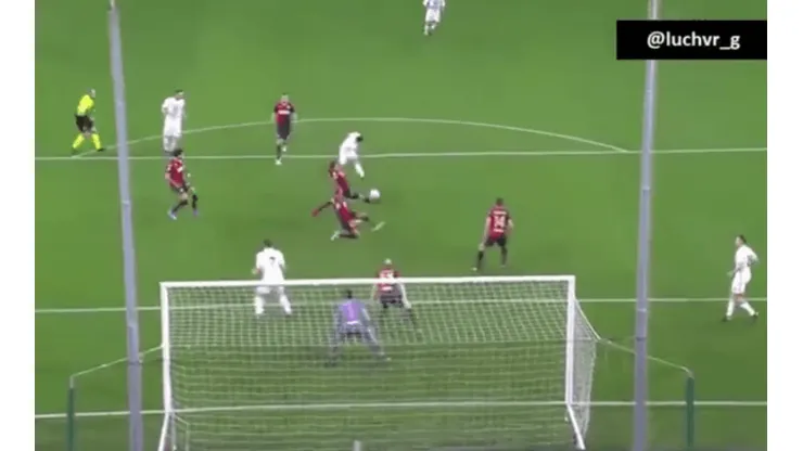 Gianluca Lapadula metió una pepaza con la pierna izquierda.