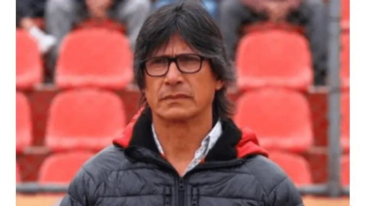 "Lárgate Comizzo": hinchas de Universitario piden la salida del entrenador crema