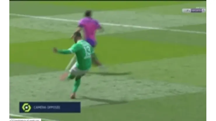 Miguel Trauco juega por izquierda en el fútbol francés.