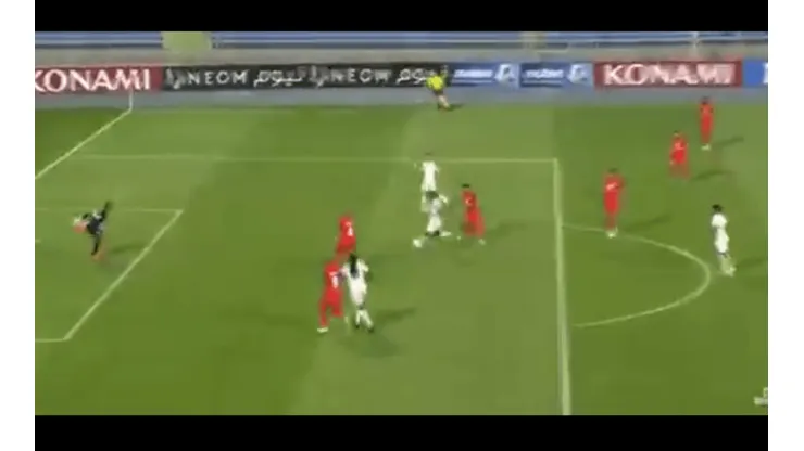 André Carrillo apareció como centrodelantero en el Al Hilal.