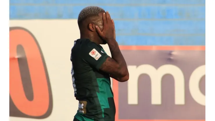 Jefferson Farfán pudo darle el triunfo a Alianza Lima en los últimos minutos.