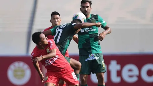 Míguez estuvo de cara al arco pero el balón se fue muy lejos.