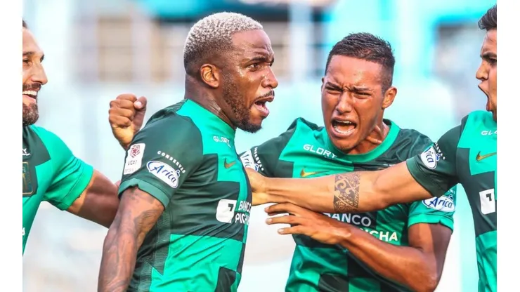 Jefferson Farfán le dio el triunfo a Alianza Lima en los últimos minutos.