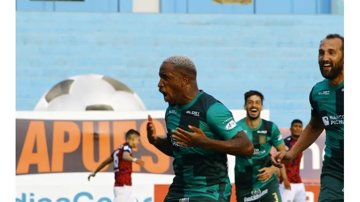 Jefferson Farfán firmó por Alianza después del fallo del TAS.