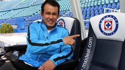 Juan Reynoso fue campeón con Cruz Azul y ahora busca el mismo título como entrenador.
