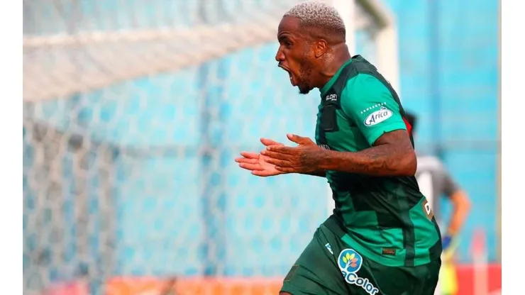 Jefferson Farfán llegó a Alianza Lima para este 2021.