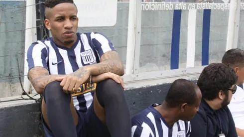 Jefferson Farfán llevará la camiseta número 10 de Alianza Lima.