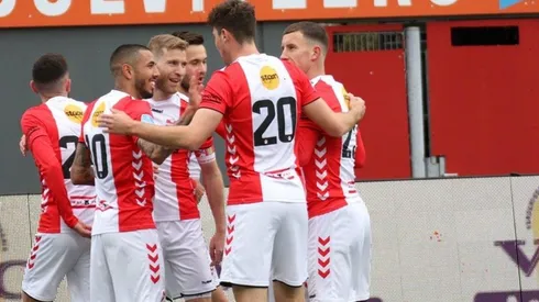 Sergio Peña es mediocampista del Emmen FC.