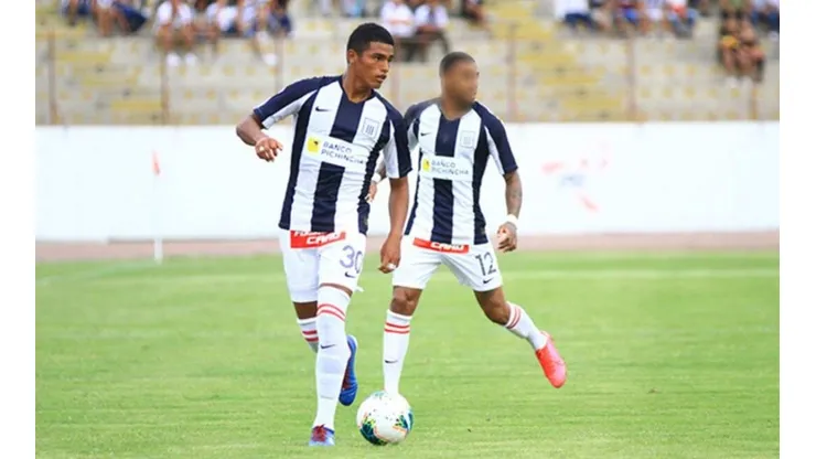 Aguilar es lateral derecho y tiene solo 17 años.