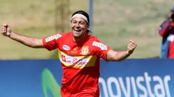 Sergio Ibarra, el máximo goleador de la historia del fútbol peruano (Foto: Getty Images).