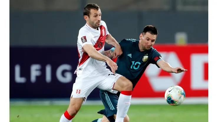 Horacio Calcaterra, el argentino que se nacionalizó peruano y pudo enfrentar a Lionel Messi en la última fecha FIFA (Foto: Getty Images).