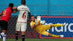 Hubo tres penales en el partido, solo uno fue marcado.