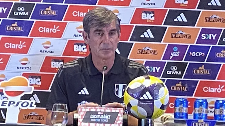 Óscar Ibáñez, entrenador interino de Perú.
