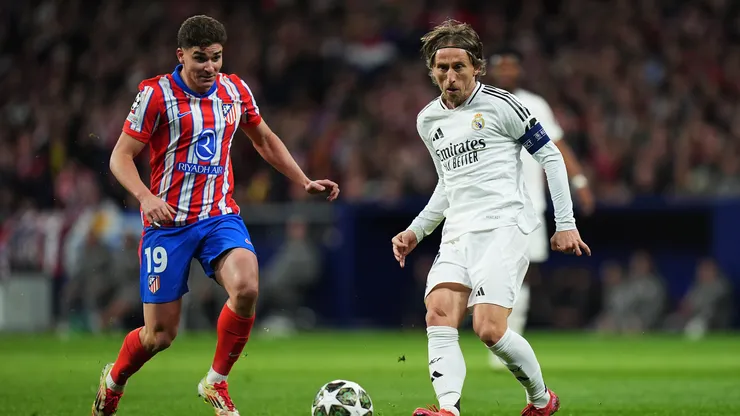Julián Álvarez y Luka Modric, en la vuelta entre 'Atleti' y Real Madrid.