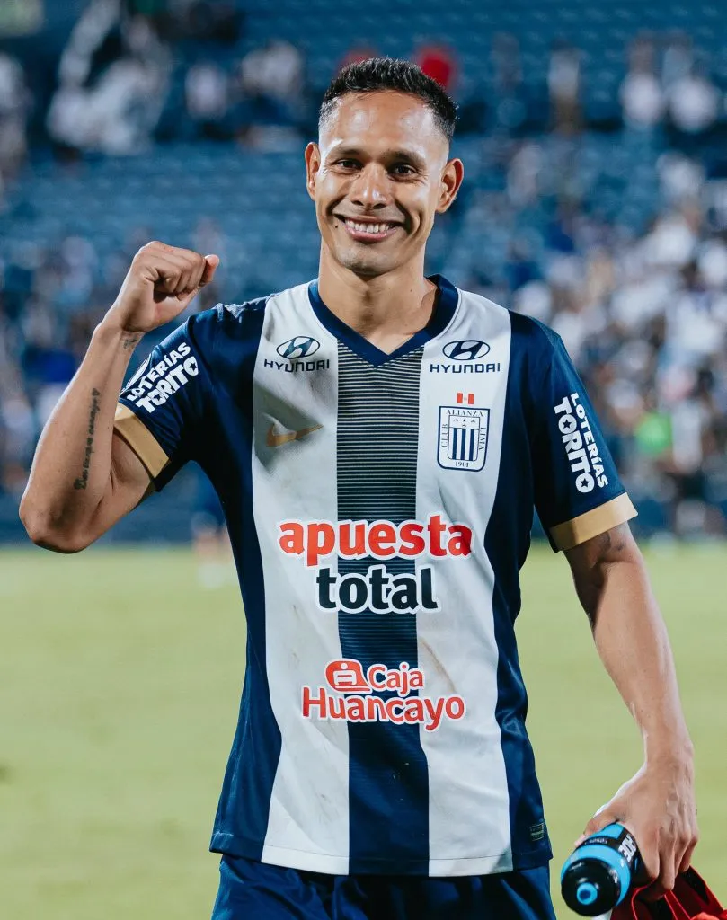 Renzo Garcés feliz por la clasificación. (Foto: Alianza Lima).