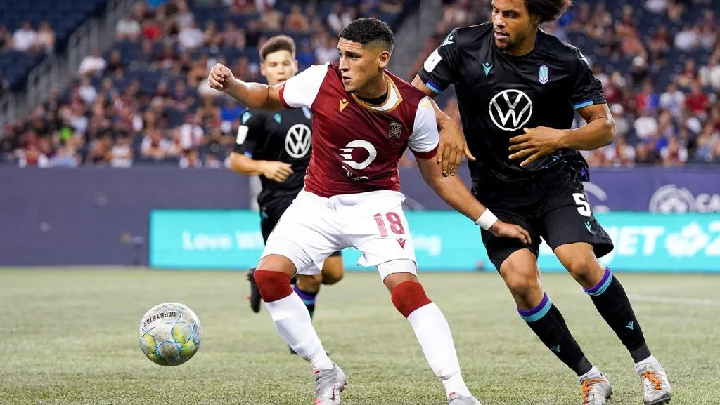 Jared Ulloa jugando en Canadá. (Foto: Twitter).