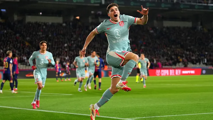 Julián Álvarez festeja su gol en el empate 4-4 entre Barcelona y Atlético Madrid por Copa del Rey.