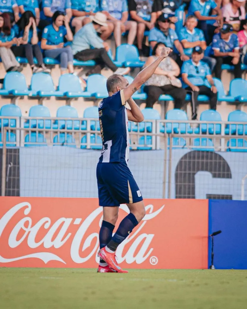 Hernán Barcos celebrando en Chile (Foto: Alianza Lima).