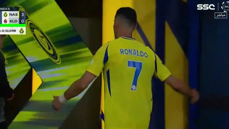 Así se fue Cristiano Ronaldo tras ser sustituido.