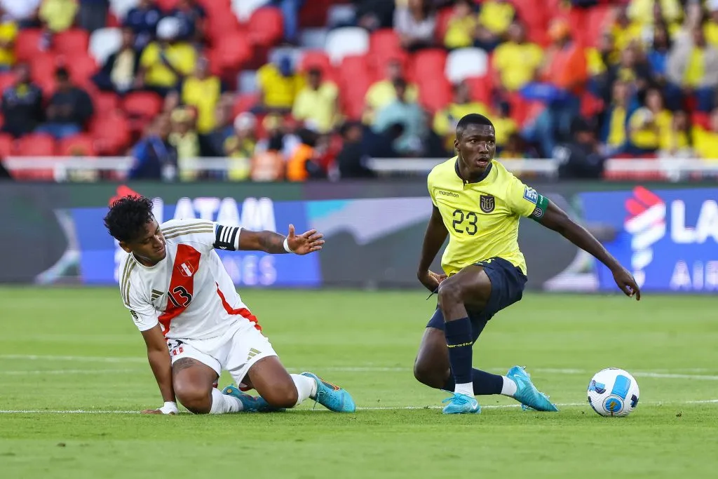 Renato Tapia vs. Ecuador (Foto: Getty).