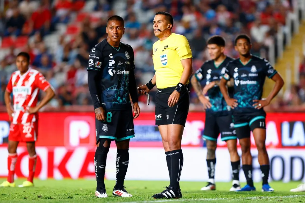 Pedro Aquino vs. Necaxa (Foto: Getty).