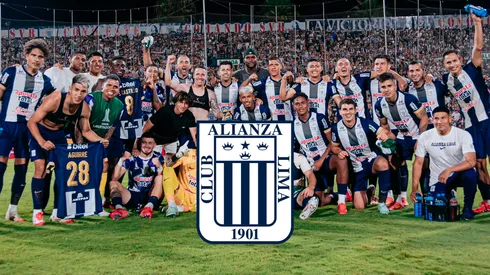 El plantel de Alianza Lima y su escudo.